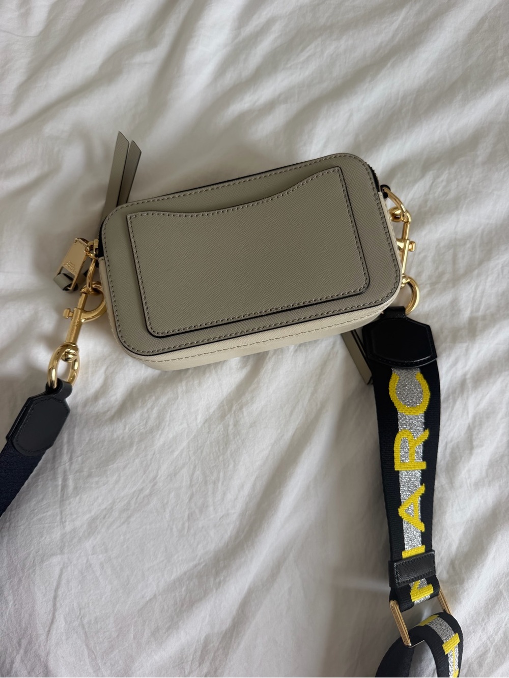 Marc Jacobs Cream Snapshot Camera Bag with Black Logo Strap - Picture 3 of 5